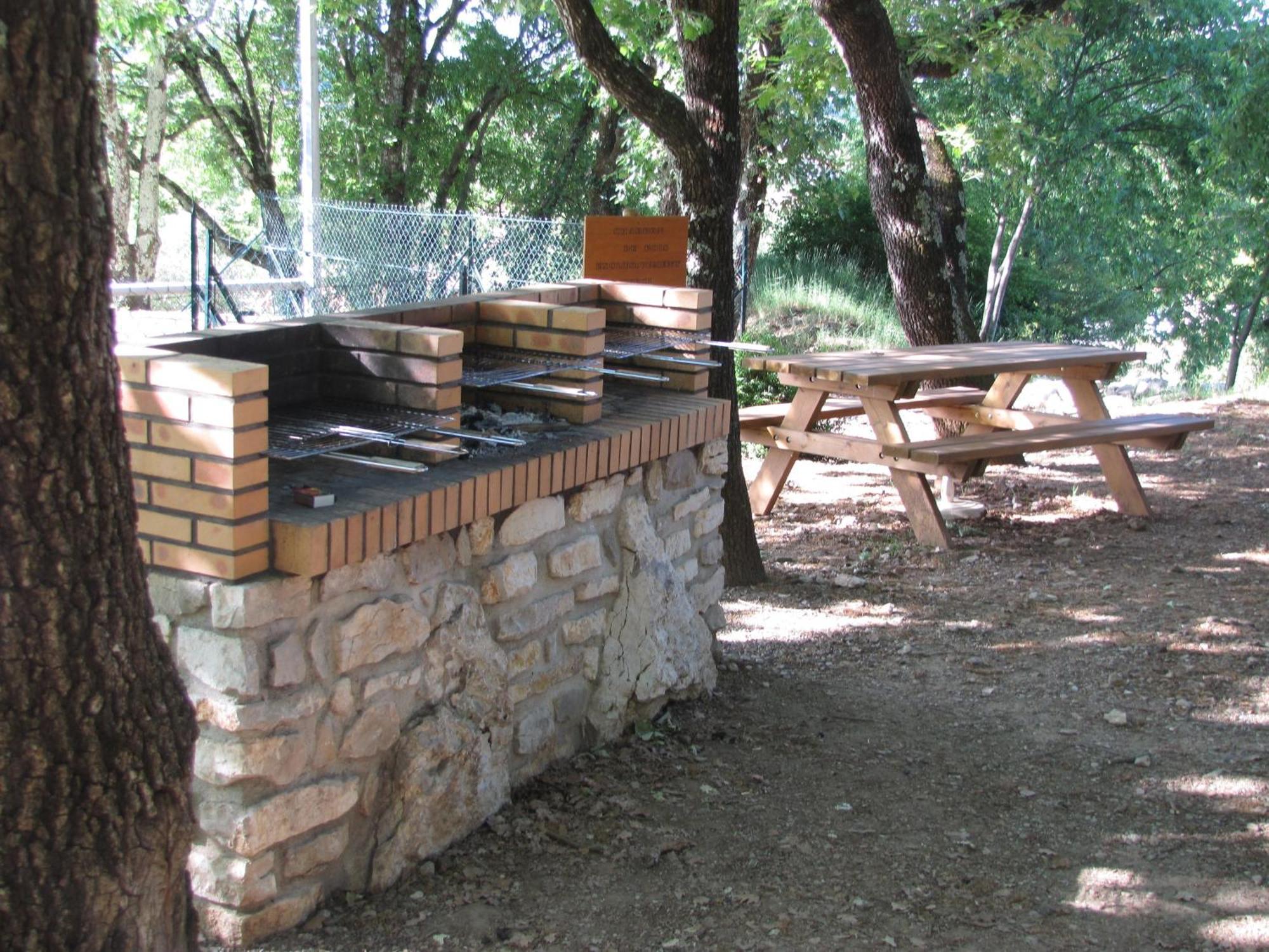 Camping Chalets Les Chenes Verts Vogue Bagian luar foto