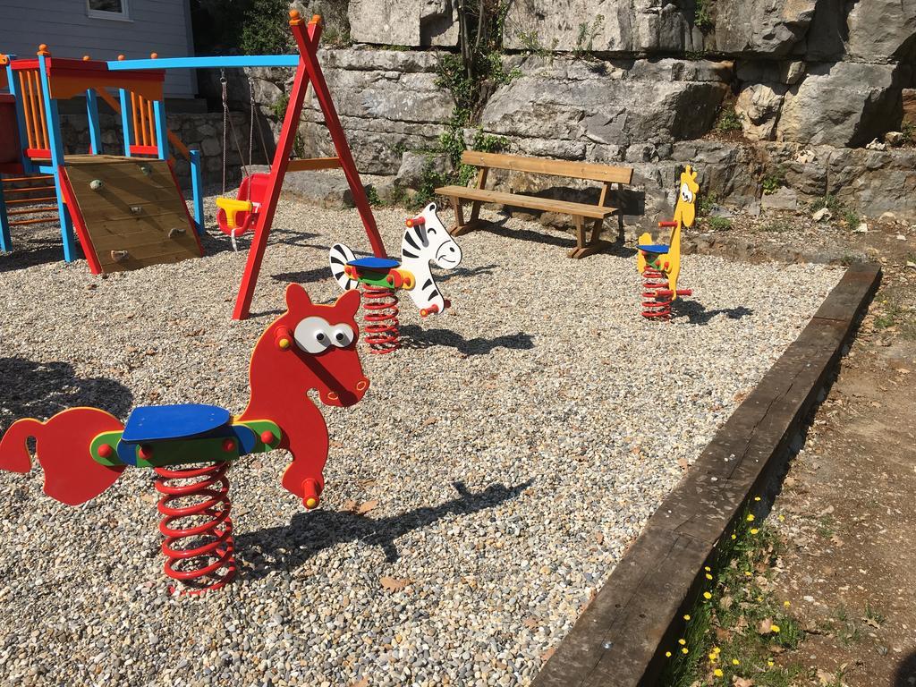 Camping Chalets Les Chenes Verts Vogue Bagian luar foto